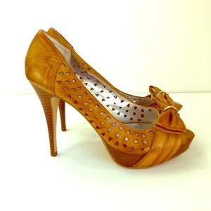 Guess platform open toe high heels size 7.5